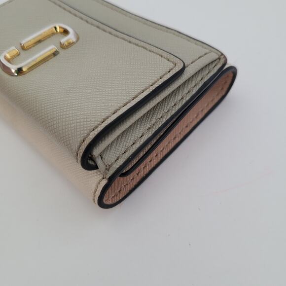 MARC JACOBS The Snapshot Small Trifold Wallet Card Bill Mini Compact Gray Pink - Picture 10 of 12